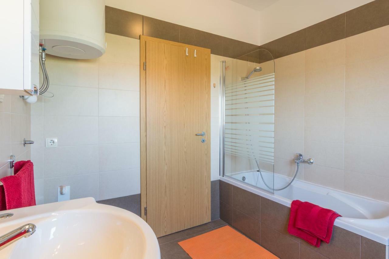 Apartments Lotus Sukosan Bagian luar foto